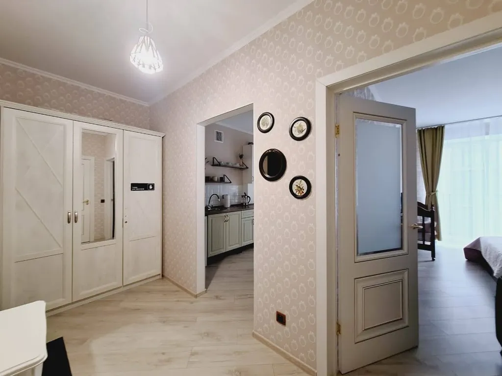 Уютная и светлая квартира в новом доме у моря