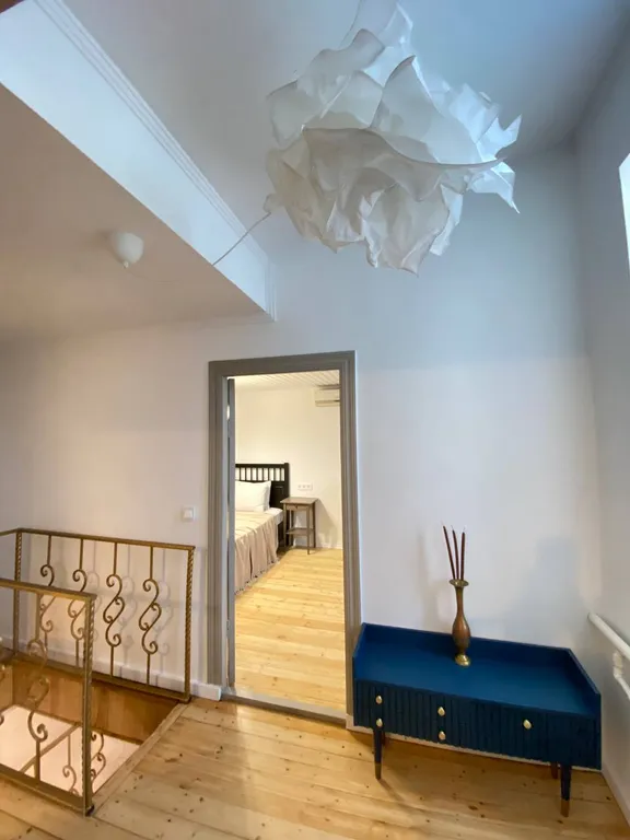 Загородный дом с садом и бассейном