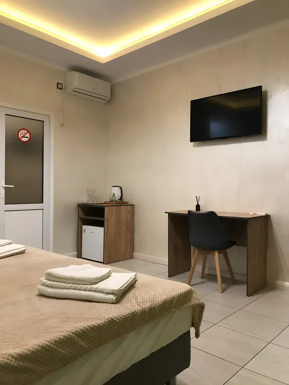 Номер на двоих в уютном отеле с ухоженной территорией на берегу моря