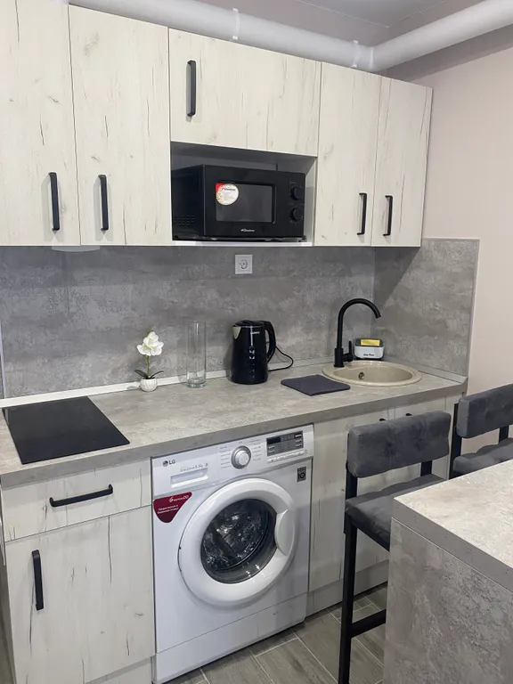 Студия с парящей кроватью