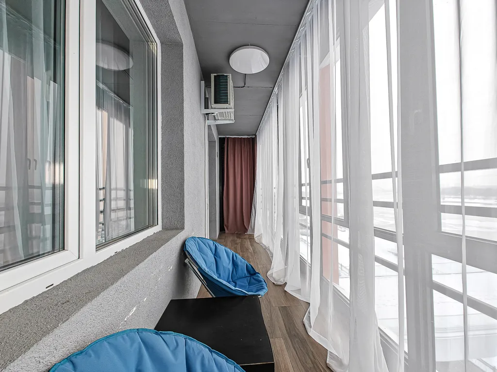 Двухкомнатная студия с шикарным видом на реку Михайловской набережной