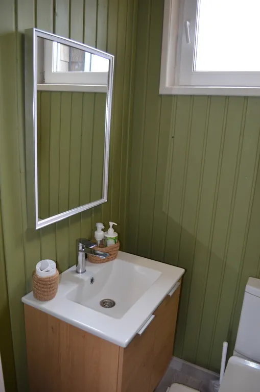 Двухэтажный дом с мангалом и костровой зоной