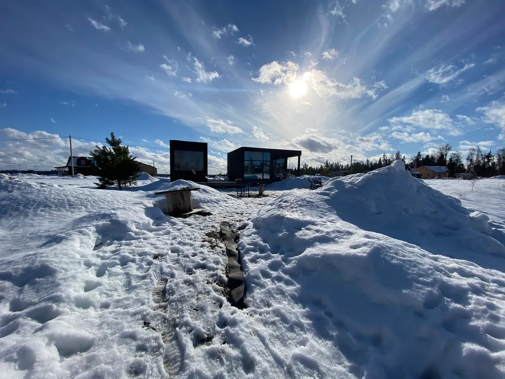 Мини дом с панорамными окнами