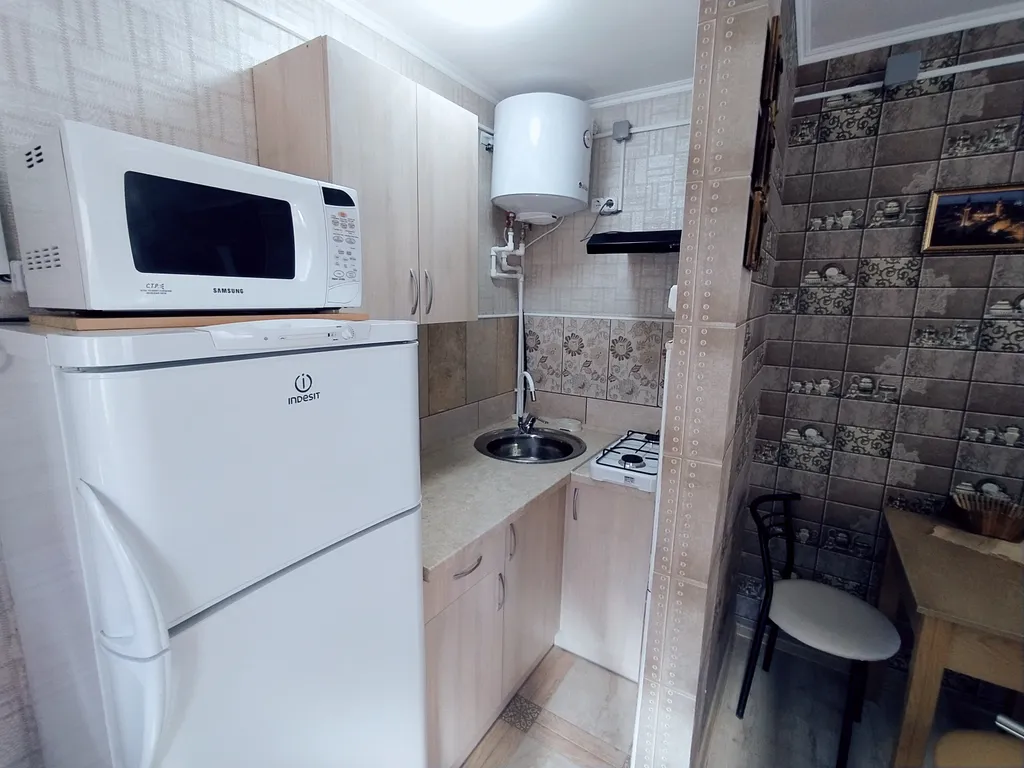 Двухэтажный трёхкомнатный дом Крым с кухней и двором под ключ