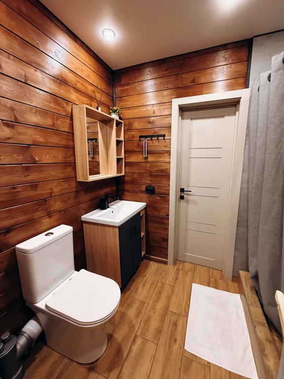 Абсолютно новый дом с баней, включена в стоимость, и горячей купелью