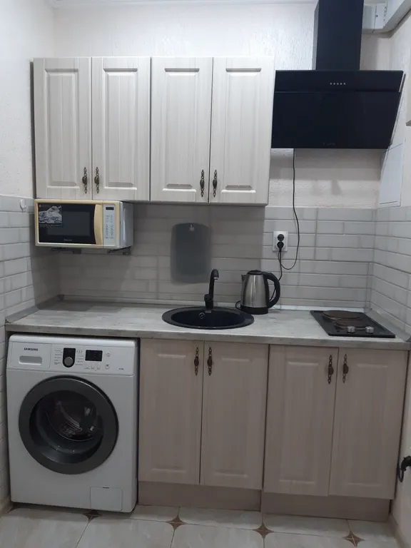 Квартира Квартира Раздельная трёхкомнатная в шаговой доступности море и центр города — Анапа