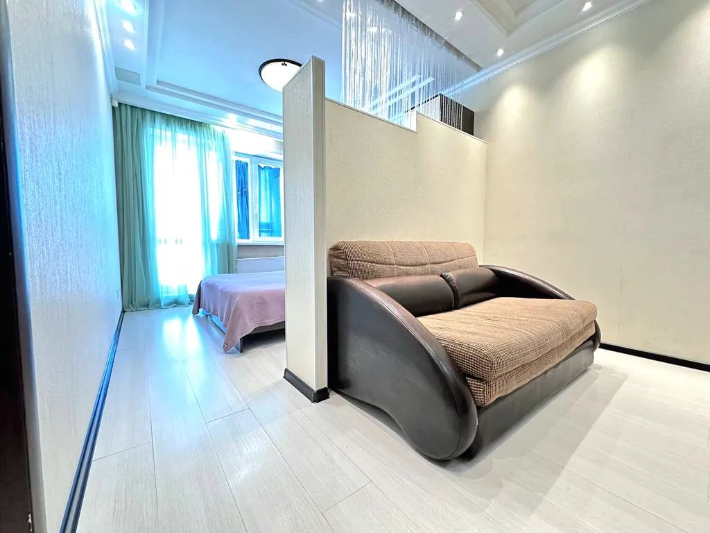 1-комнатная квартира с балконом и видом на реку рядом с Кузбасс-Арена