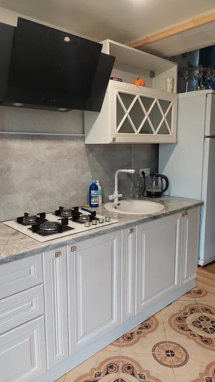 Домик в черте города рядом с озером