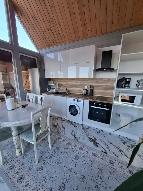 Семейный дом на берегу моря