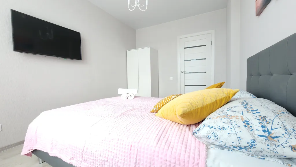 Двушка с видом на детскую площадку