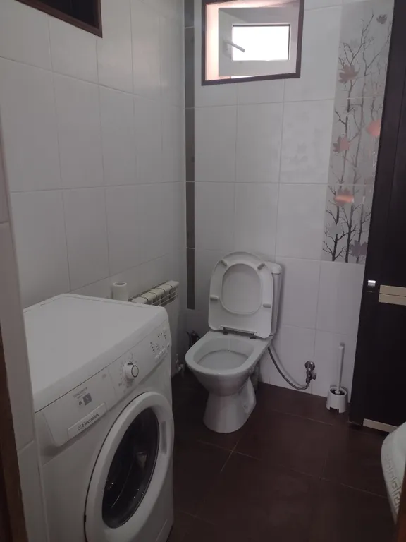 Уютный дoм, в живoписном райнe Беpмамыт у парка