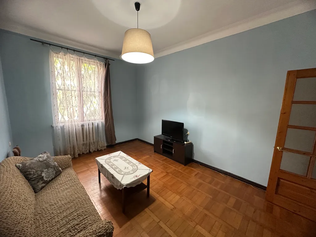 Идеально для большой компании: 105 м², высокие потолки и 360м до пляжа