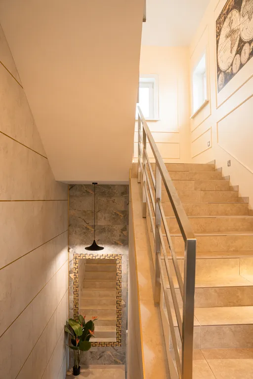 Уникальная локация-отдельный этаж из 3 комнат в спа-комплексе