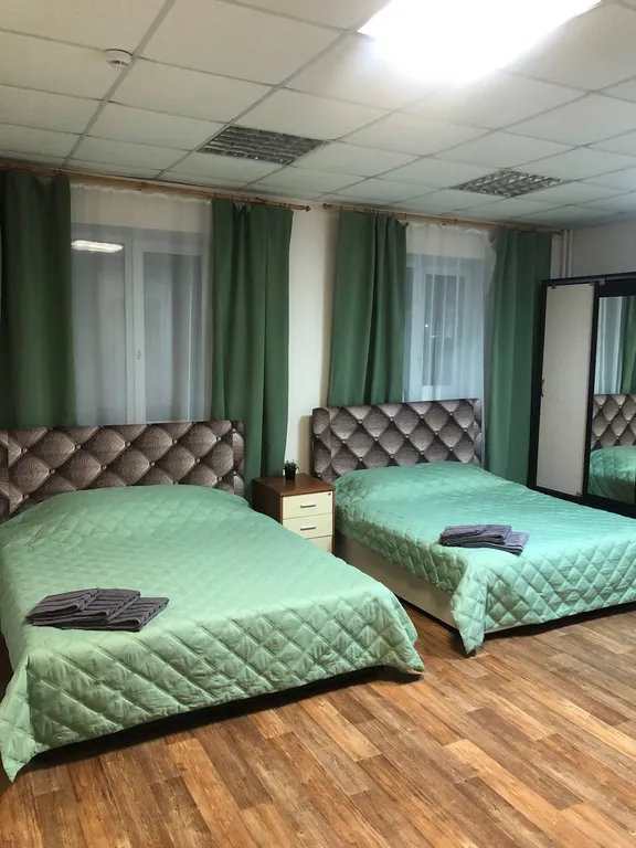 Семейная комната с двумя двухспальными кроватями