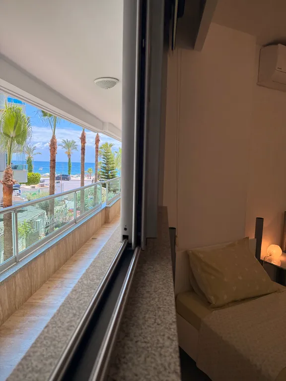 Трехкомнатная квартира на первой береговой линии