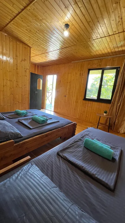 Трёхместный номер  в деревянном домике