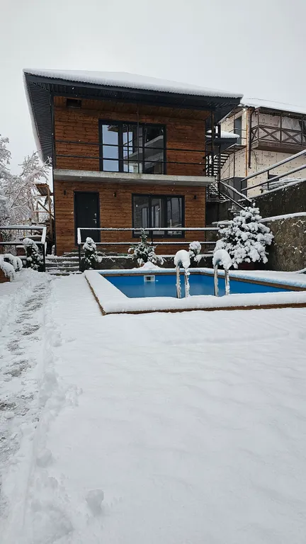 Коттедж Дом с двумя спальнями и тёплым бассейном — аренда посуточно в Каменномостский