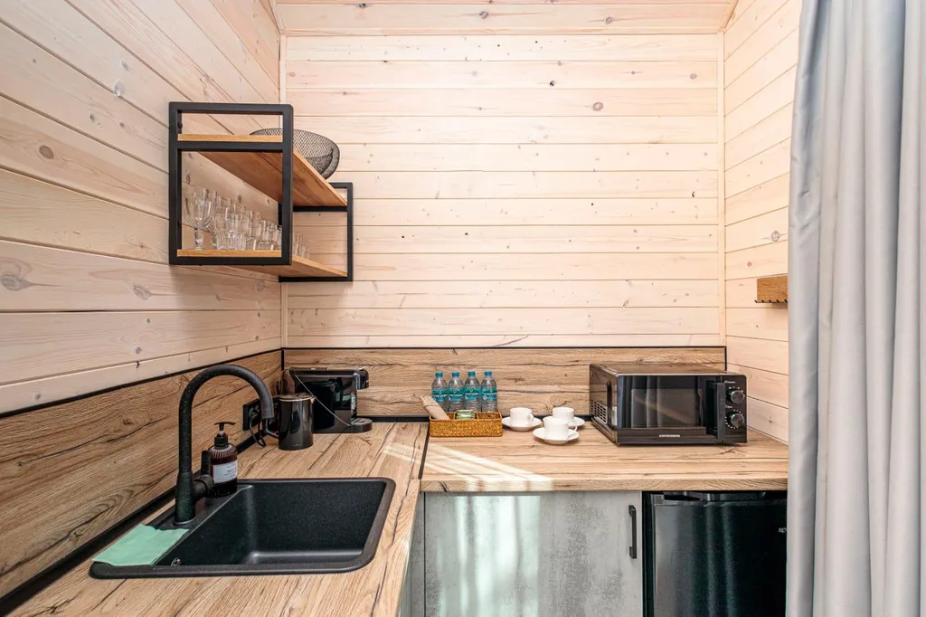 Барнхаус с террасой, бассейном и мангалом на территории