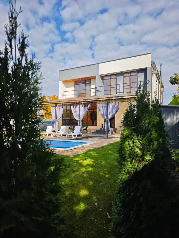 Коттедж Вилла Банана, дом с подогреваемым бассейном и баней в черте города — Елизаветинская