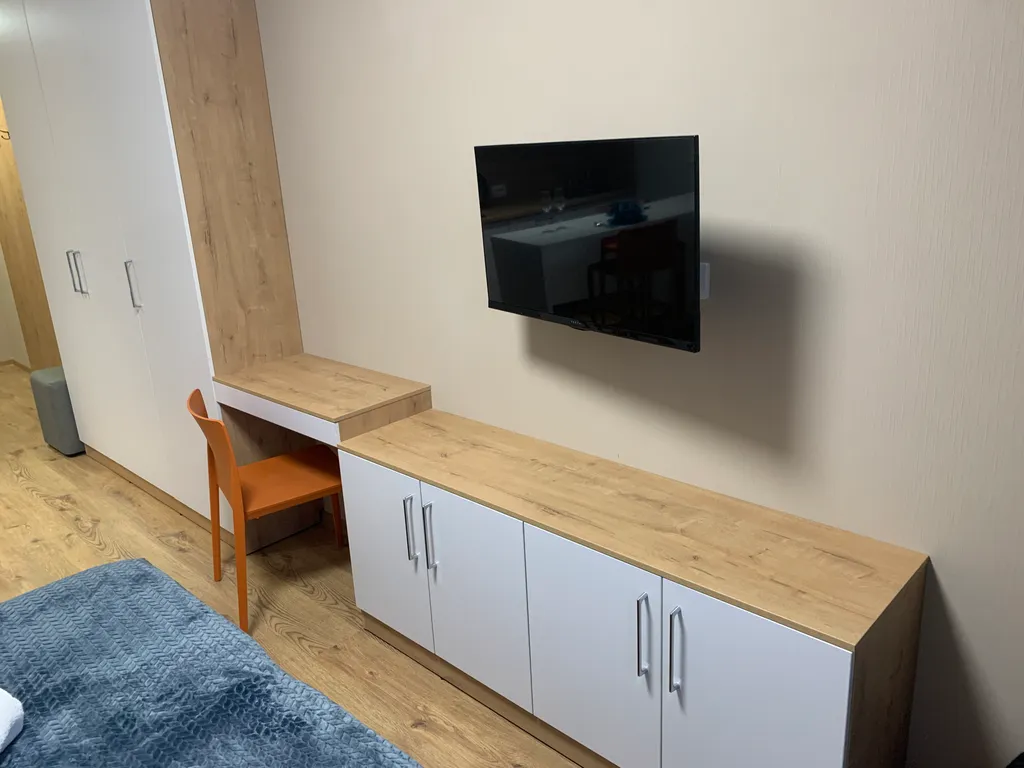 Апартаменты у метро с кухонной зоной и панорамными окнами