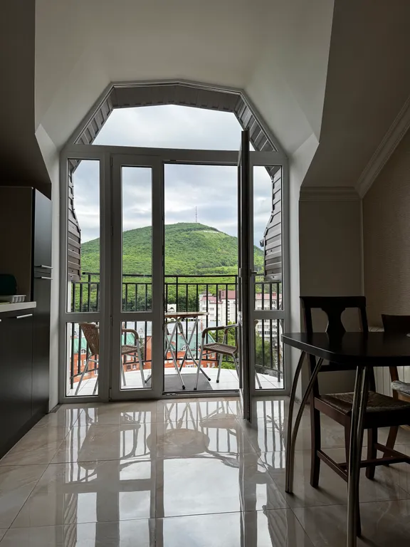 Шикарная квартира с потрясающим видом на гору Машук