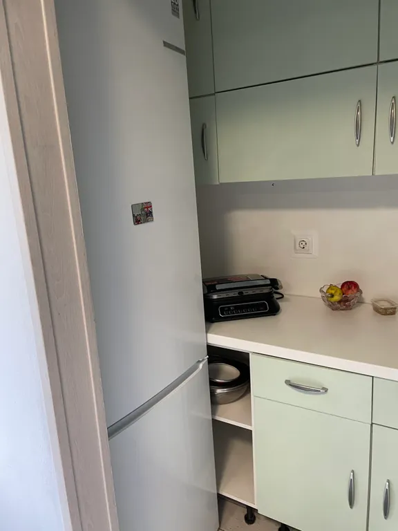 Шикарная студия с выходом на собственную крышу с садовой мебелью