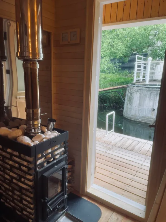 Речной домик с баней