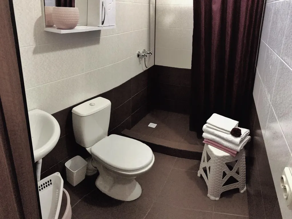 Уютная комната спальня для 2х гостей