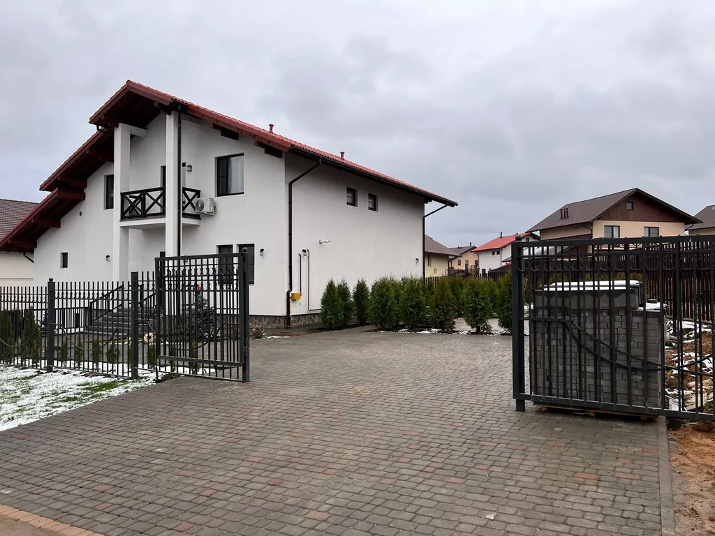 Домик у озера