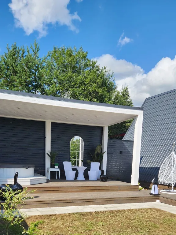 Уютный треугольный дом в 25 км от Минска с видом на лес.