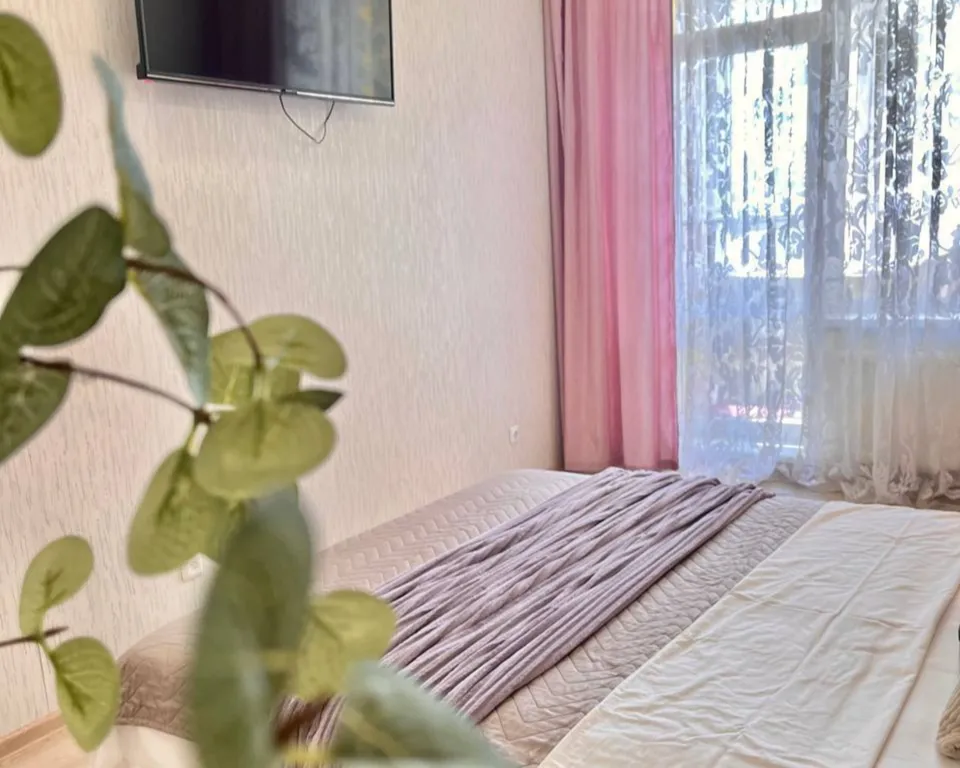 Евродвушка Апарт Гулливер с лоджией в центре