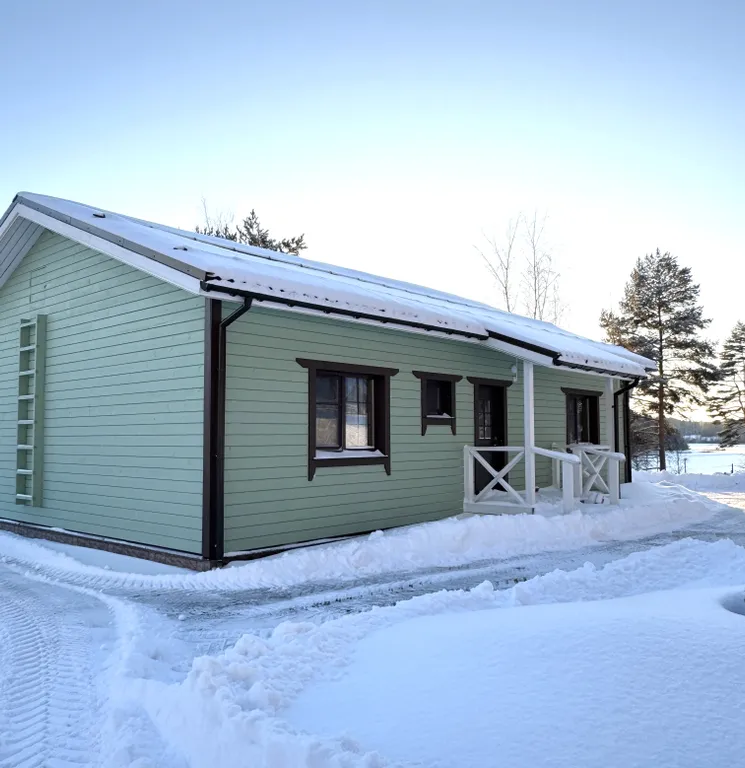 Комфортный деревянный коттедж у самого леса.