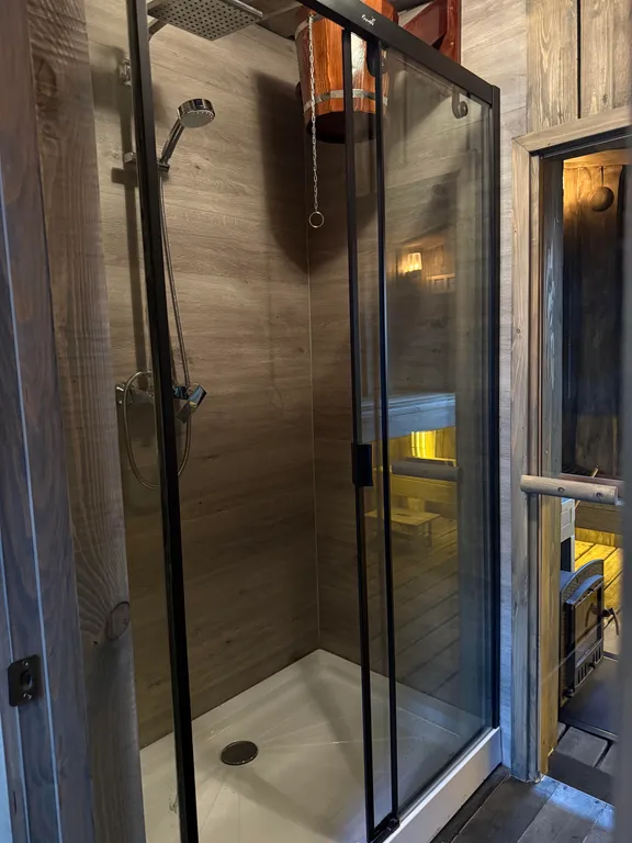 Дом и юрта на Валдае