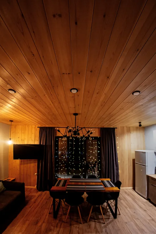 Шале с бассейном и джакузи под открытым небом