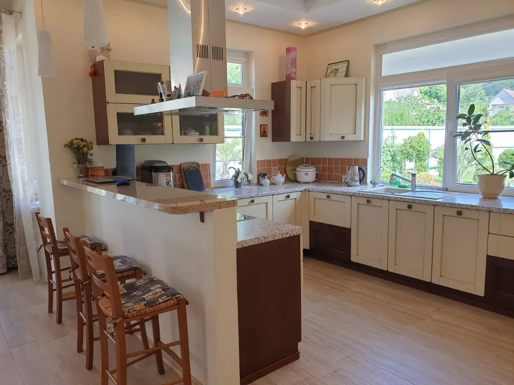 Дом недалеко от моря в лоне гор