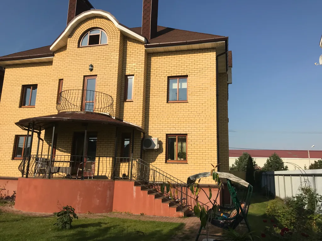 Просторный коттедж для семейного отдыха — аренда посуточно в Парково