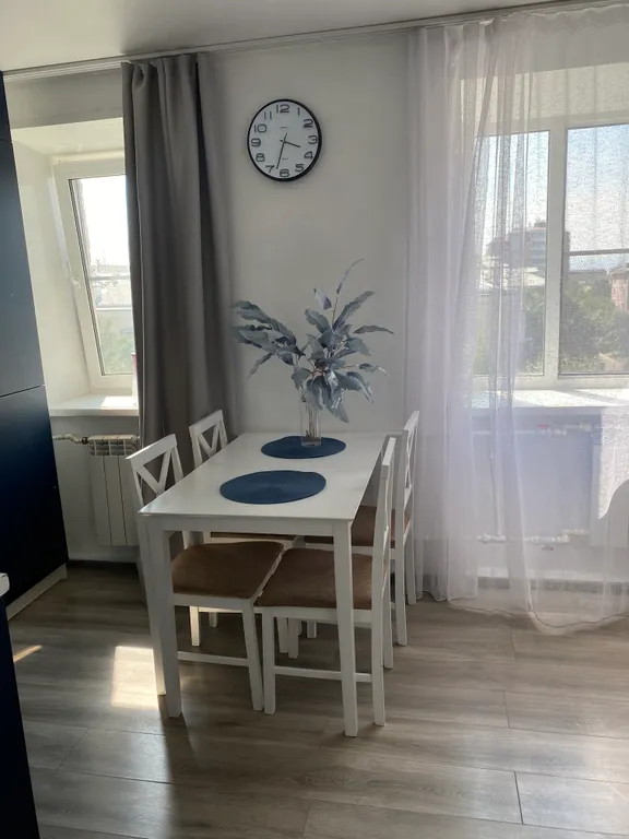 Уютная квартира на Саянах, рядом с остановкой, на 7 спальных мест