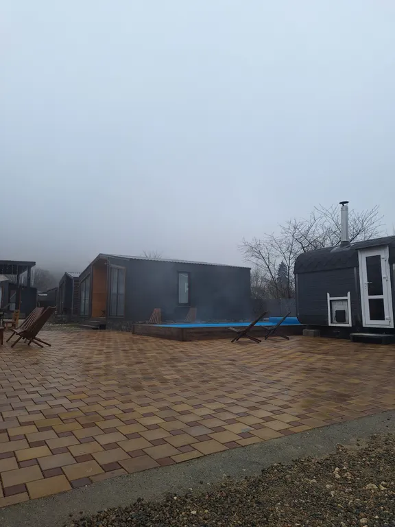 Гостевые домики с бассейном