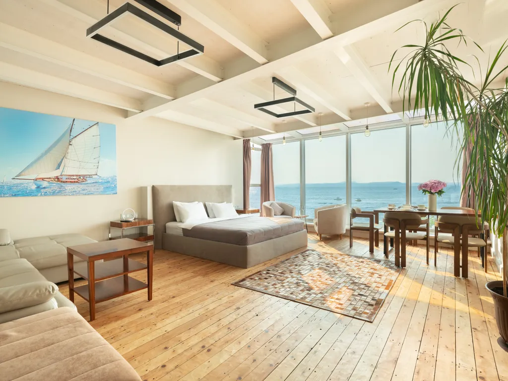 Квартира с джакузи, камином и панорамным видом на море