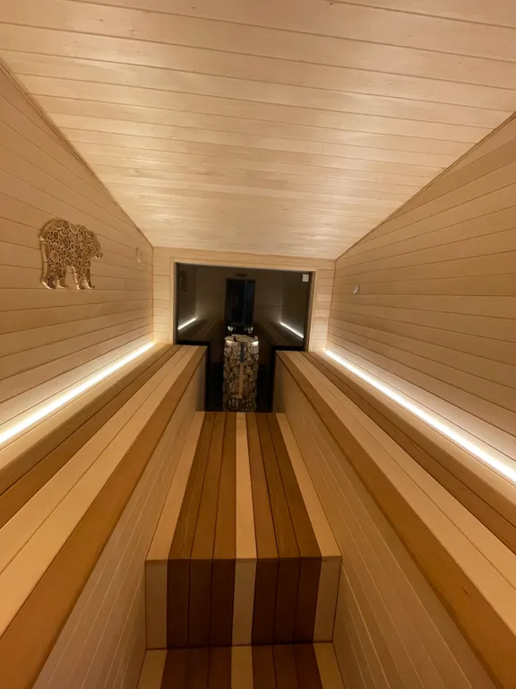 Уютный дизайнерский коттедж с территорией