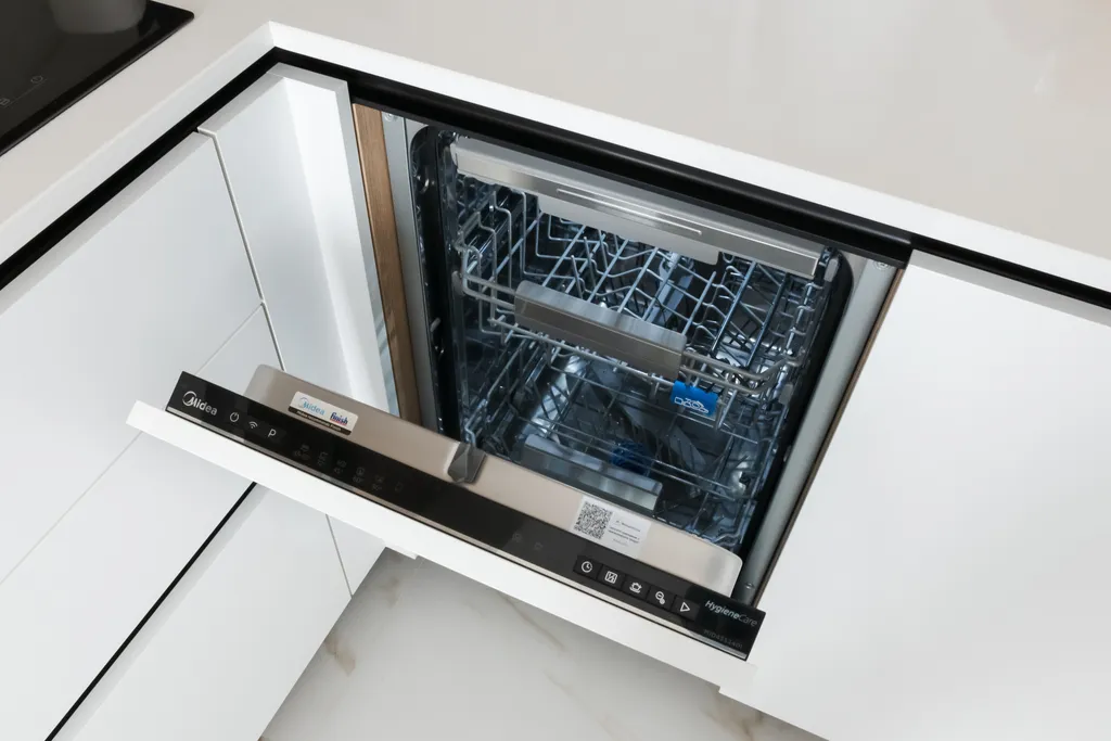 Новая дизайнерская квартира с видом на пруд