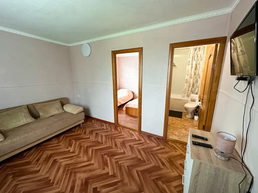 Номер на 4-х с удобствами, бассейн с подогревом и рыбалка включены