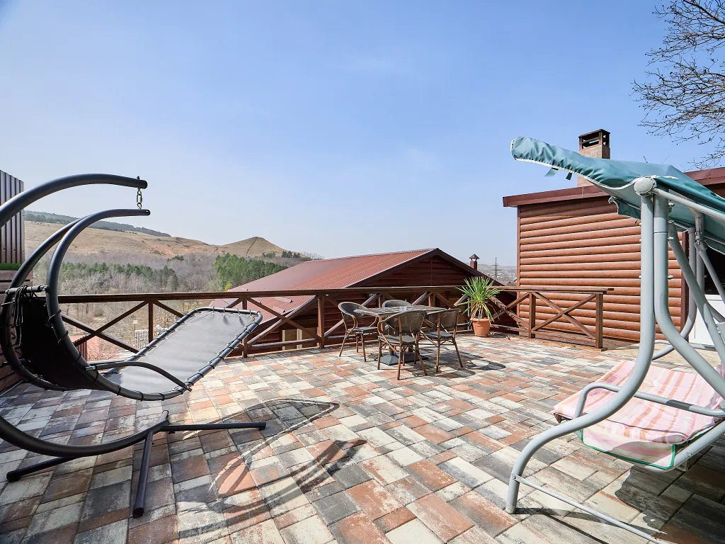 Домик с сауной и беседкой