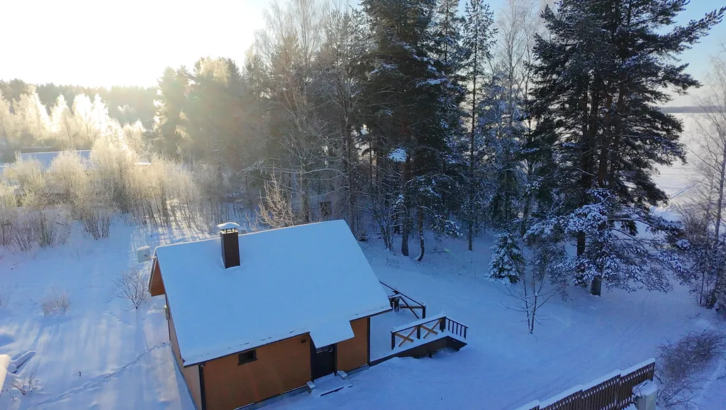 Уютный дом с прекрасным видом на лес и озеро