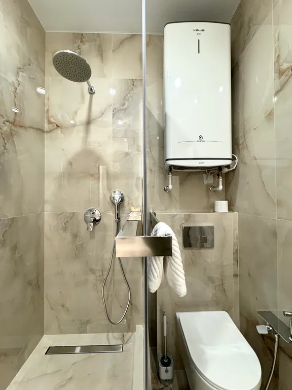 Евродвухкомнатный апартамент с балконом на первой линии