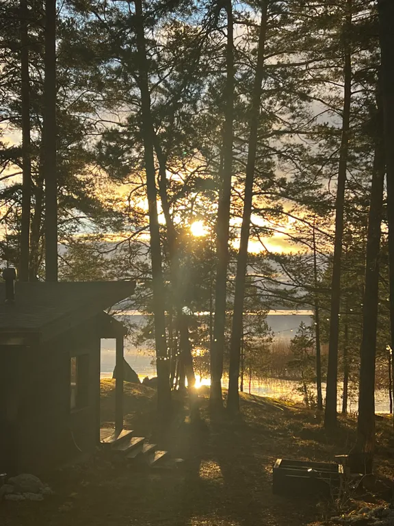 Стильный дом на берегу Ладожского озера с панорамным видом