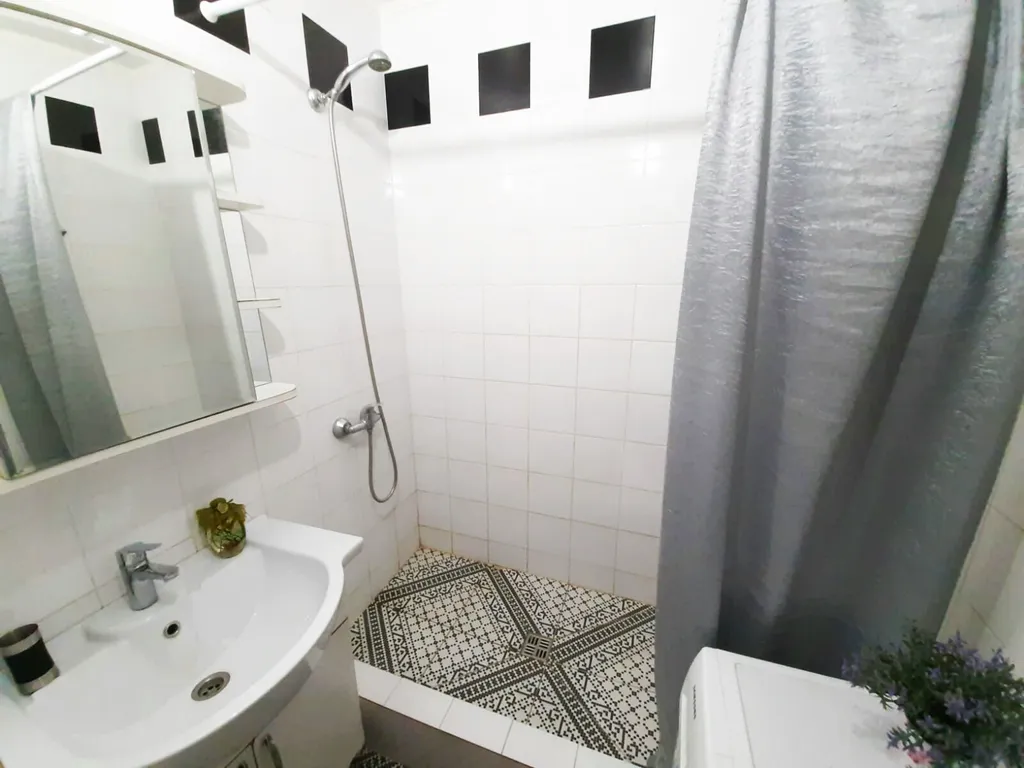 2-комнатная, 5 раздельных мест возле гипермаркета Евроопт