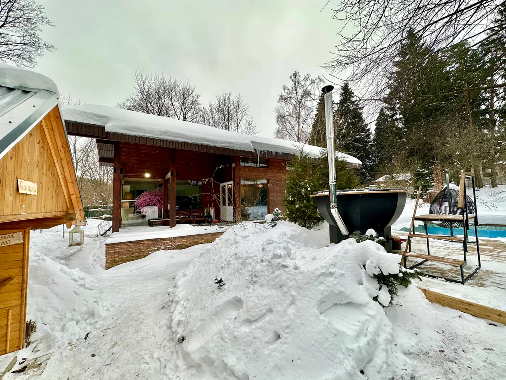 Коттедж Топ, шале у парка, бассейн на улице, русская баня, чан, река, лес — Одинцово