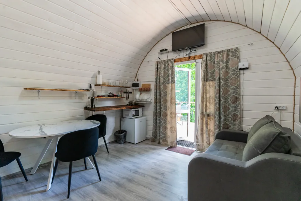 Уютный домик на опушке леса