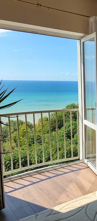 Бассейн. Восхитительный вид на море